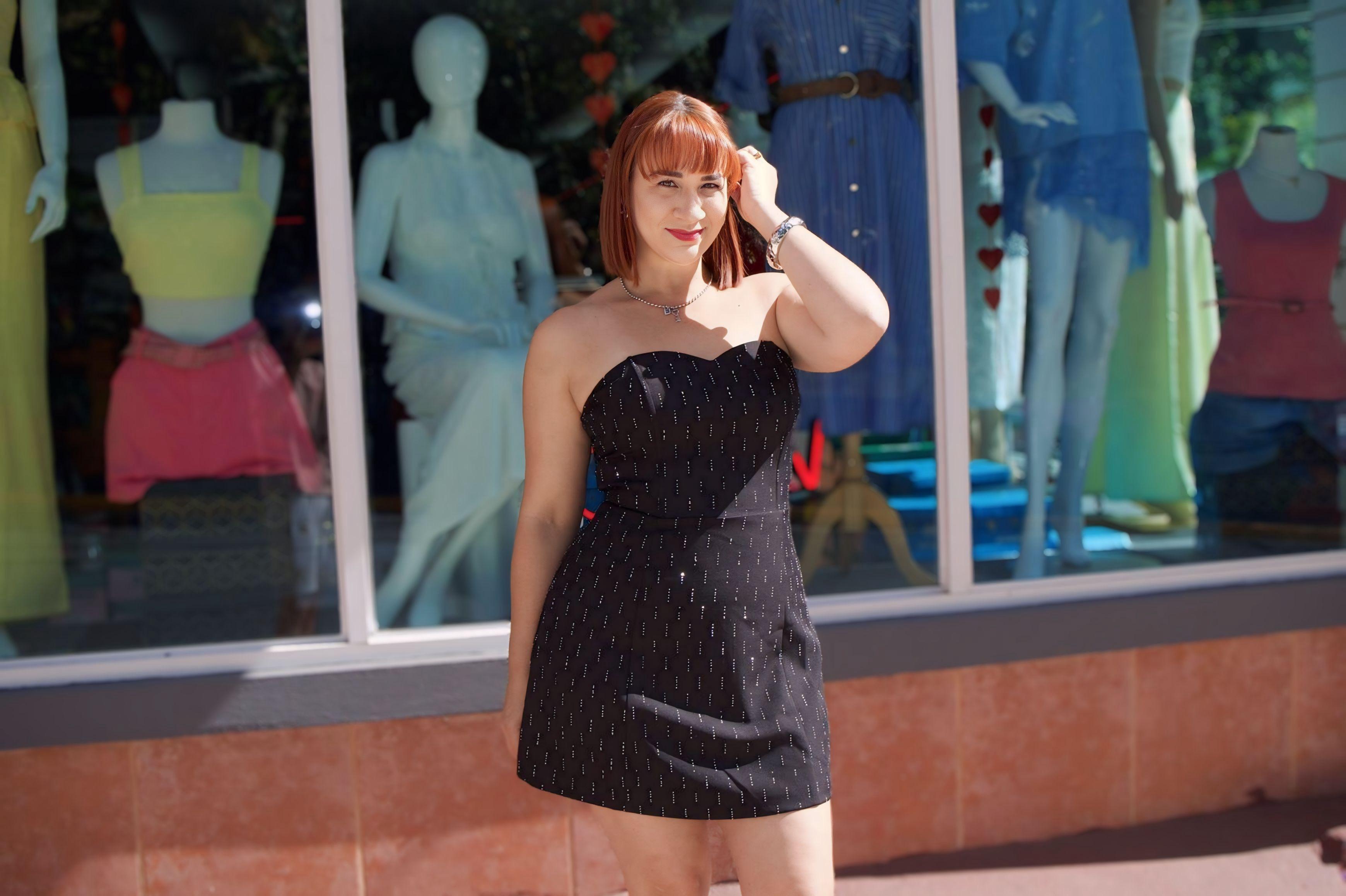 Off shoulder koquet dress