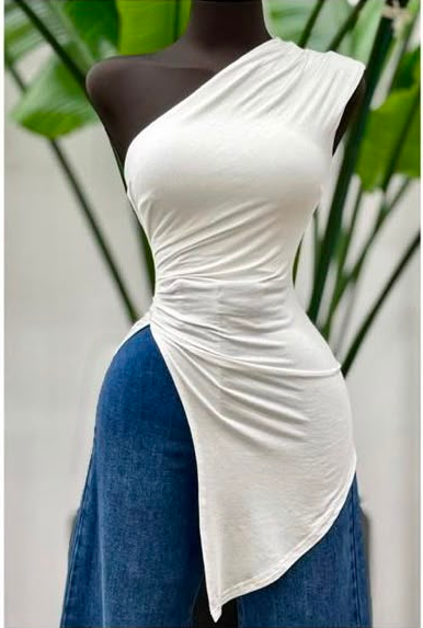 Asimetrical one shoulder top